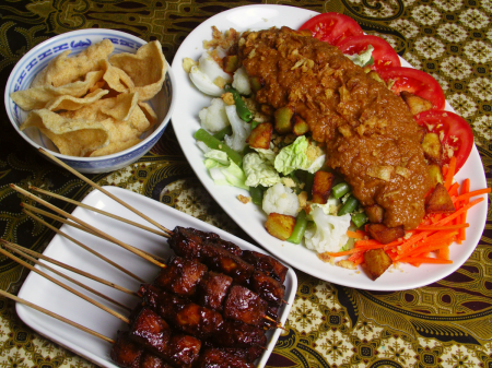 Kipsate met gado gado